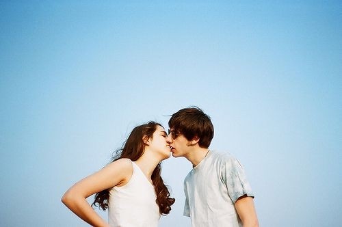 24.你是一个被心灵反映的快乐，是隐藏在你心中的爱。见到你，痴迷于你。