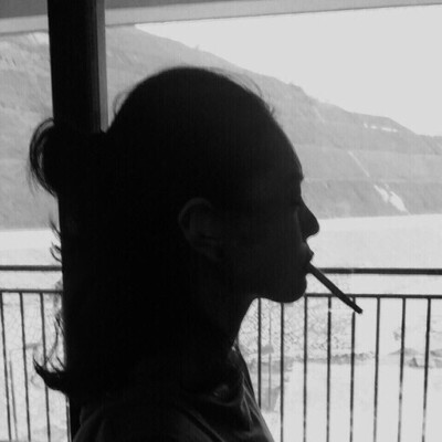 15.尽管每一项努力都会收获，但每次收获都必须努力工作，这是一个不公平的揭幕命题。 （作者：张爱玲）