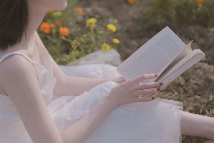 15.上帝创造了一周，给你一个咒语，让你有一个顺利的星期一，周二有一个和平，周三是安全的，周三有一个惊喜，周五有一个梦想，有一个周六祝你好运，星期天很漂亮！