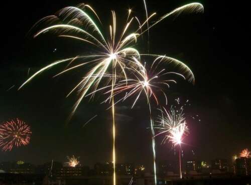 烟花的愉快句子在新年前夜