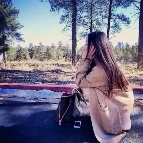 一点悲伤的英语句子1