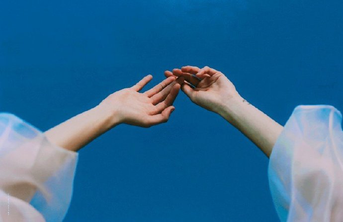 如何在新年前夜问候短信中回复