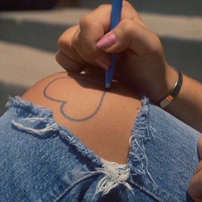 15，周末是关于，文字信息很安慰，我希望你没有筋疲力尽，无论你不回来，友谊都是珍贵的。天气变冷，我希望你有更多的衣服，祝你周末愉快，花朵富裕。