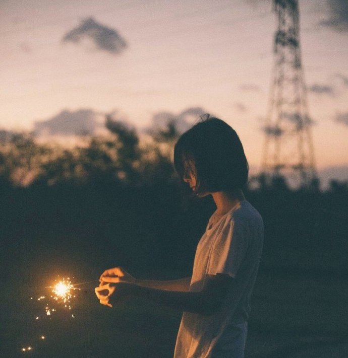 15，打开明亮的眼睛，去除睡眠的干扰，伸展美丽的笑容，拥抱一个快乐的一天。早上好，朋友们，今天愿你心情愉快，生活工作很舒服。