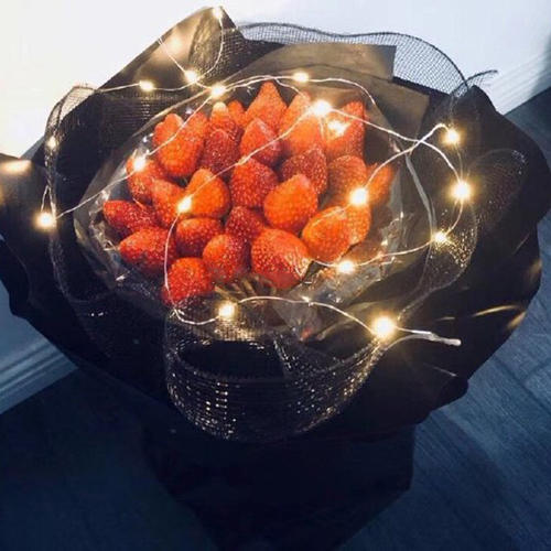 21，我看过春风十英里，我见过夏天，试过秋天的光，我喜欢冬天温暖的阳光，都到了你，我想见到你。