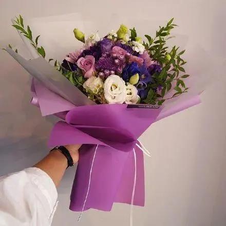 30，春节，快乐;度过家里的一天，迎来浪漫;情人节，你和我会来的;在世界上，愿你有更多;幸福，假期，舒适的未来。情人节快乐！