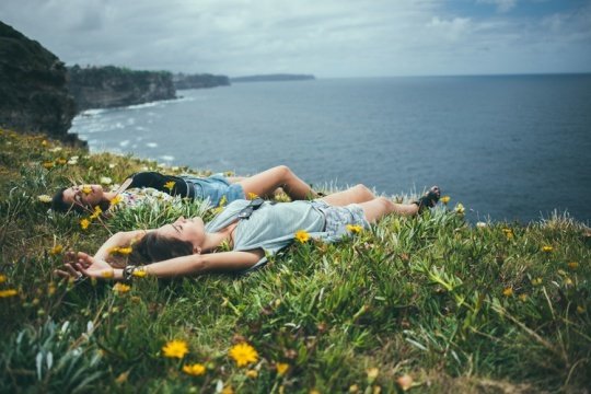 “我希望你每天都会在炉子上的水壶里幸福，虽然骑自行车被烧毁，但仍然吹幸福的哨声，冒着快乐的泡沫，快乐的放屁！”