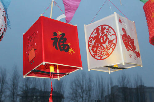 幸福的灯笼节谈论个性2