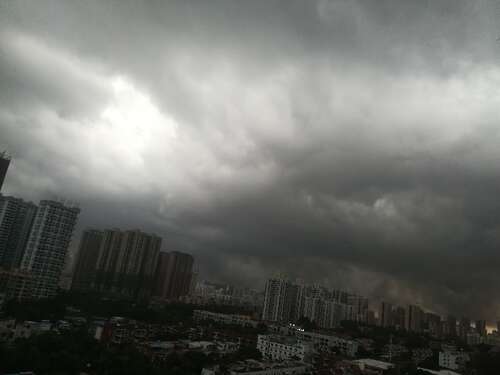 下雨天简单的短信问候1