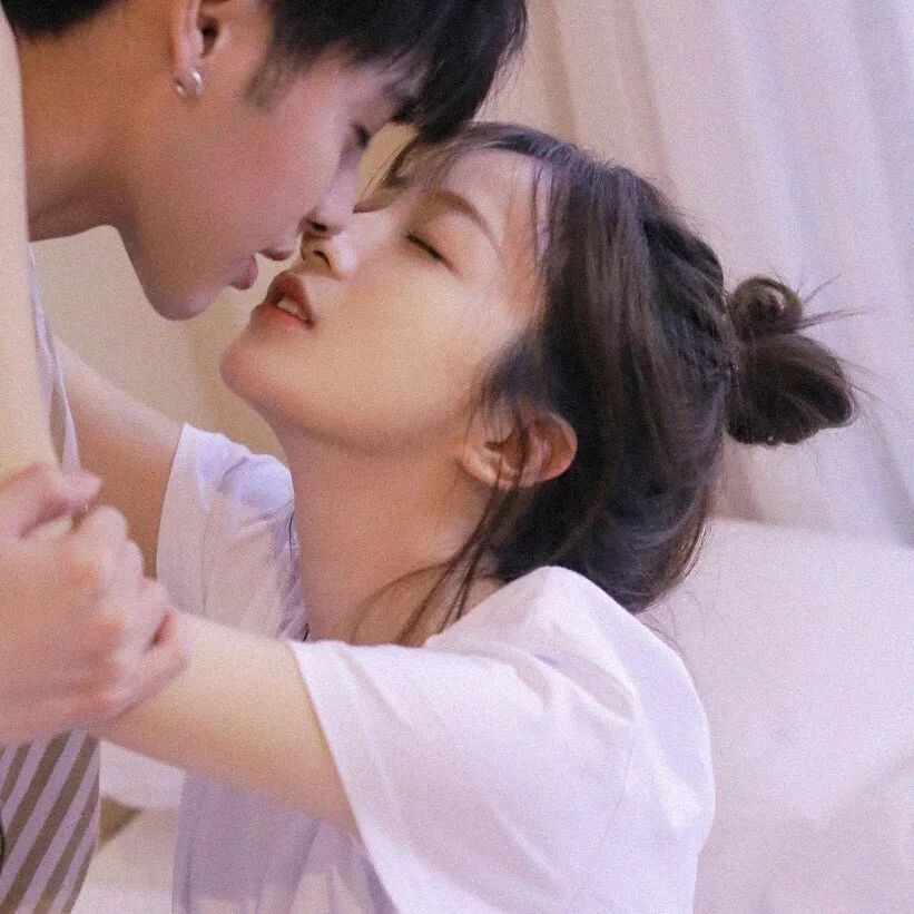 没有明显但非常甜蜜的情侣签名