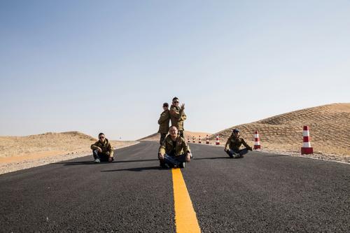 祝我的兄弟姐妹祝新年快乐。