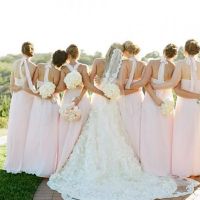 女朋友结合了一个朋友圈，女朋友，遵守了一个朋友的圈子。