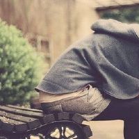 现实生活疲惫的句子：即使你累了，你必须活得好，是一个接近幸福的人。