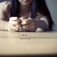 与秘密爱情相关的句子是提取的：一个人的秘密爱情，一个人永远