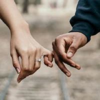 摇动的爱情故事非常热，这对夫妇，低调，狗粮判刑