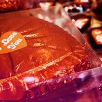 最新的2022年情人节桌子充满了句子