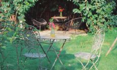 形容人开心神态的句子 一个人开心的动作的句子