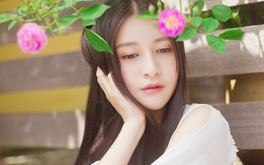 couple holding hands