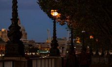 一个人伤感失落默默流泪的句子