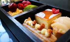 一起拍照留念，分享温馨家庭和深挚友情的照片以及感人至深的话语