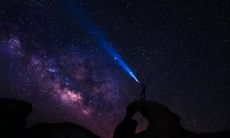 呗星辰点缀的夜空，梦幻般的色彩与视觉盛宴，赏析星空唯美句子的浪漫体验