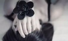 如何用动情描述语言来描述那种令人心碎的内心疼痛感？