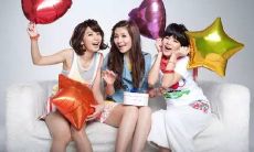 如何撰写一篇姐妹合照的朋友圈推文，以引起更多人的关注和赞赏？