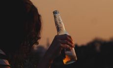 通过优美的语句寄语饮酒之道