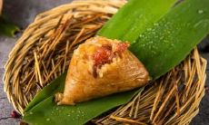 在朋友圈分享粽子时，应该配搭哪些话语以增加社交价值？