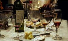 一些关于品酒、酒文化、酿酒历史以及不同酒类的句子，可以用来发朋友圈炫耀你的品酒技能和知识！