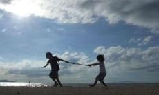 尝试改写：用句子流淌青春情感，探索爱情友情的美好瞬间，感悟心灵之旅