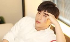 当粉丝们在机场接机时，通过表白、发自内心的话语向偶像表达爱意的一些令人感动的句子