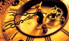 努力珍惜每一刻，趁时间未老，珍爱生命中的每个瞬间：一个灵感闪现的时间座右铭