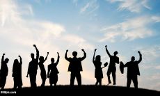 创造氛围、激励奋斗的醒目口号，让团队朝着目标奋进！