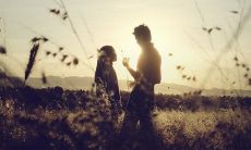 精选感人至深的爱情句子，读后瞬间泪崩，让你感受到真正意义上的爱情力量