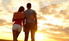 穿越时空的暧昧爱情句子：如何让两颗跨越时空的心相互靠近？