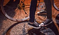 深情缅怀乡情，长久珍视友谊——共话那些依依惜别的句子