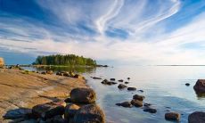 祝军训教官开心愉悦：让劳累变成快乐，用心呵护新兵成长的神圣使命，您是我们军训中最闪亮的明星！