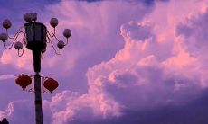 从常规文案中跳出来，使用创新性的仙女句式和语言对文案进行重新构造