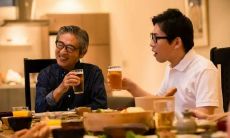 在酒宴场合中表达对领导的赞美之言：一些能够使自己在同事中脱颖而出、赢得好感的长句子