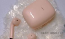 冬季飞雪漫天，迷离的白色景象扑面而来