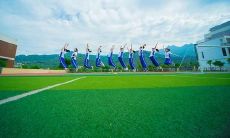 献上最诚挚的祝福：愿你们毕业后充满幸福喜悦，前程似锦，人生得意须尽欢！