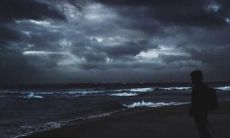 当我们对人感到失望时，应该将目光投向自己并做出改变的行动