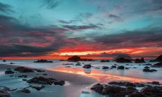 铺陈绚丽的语言，描绘欢乐洋溢、情调独特的豪言壮语