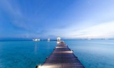 元曲中描写友情的经典句子，如何通过其深度表达人类心灵中的情感纠葛及丰富多彩的人际关系？