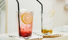 分享愉快的美食时，最能表达吃东西带来快乐的经典语句