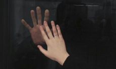 回忆深夜上网时经历的心理抑制：一场探究网瘾与情感困境的抑云之旅