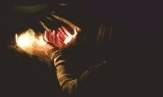 遭受失望的煎熬：在人生旅途中经历挫败、心灰意冷和绝望的痛苦描述