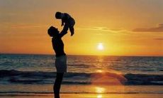 【感恩父辈|满怀感激】20句话致敬养育之恩：感恩生养之恩、父爱如山、父亲是你的避风港、无言的情意、不离不弃的陪伴、教育到位的辅导力量、言传身教的家教道德、让你成为更好的自己、贴心照顾的无私付出、让你在生活中得到经济支持、教会你规律作息良好的习惯、生活上问题的解决、鼓励你尝试新事物、教会你与他人尊重相处、在你挫败时慰藉鼓励、代替你做任何你惧怕的事情、在你生命中扮演着重要的角色、为你树立榜样激发内在潜力、享受和父亲度过的美好时光、感谢有你在我身边的温暖陪伴