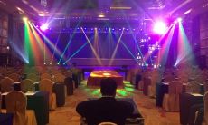 用创造性的方式祝愿周年庆晚会能够成功并开心地度过